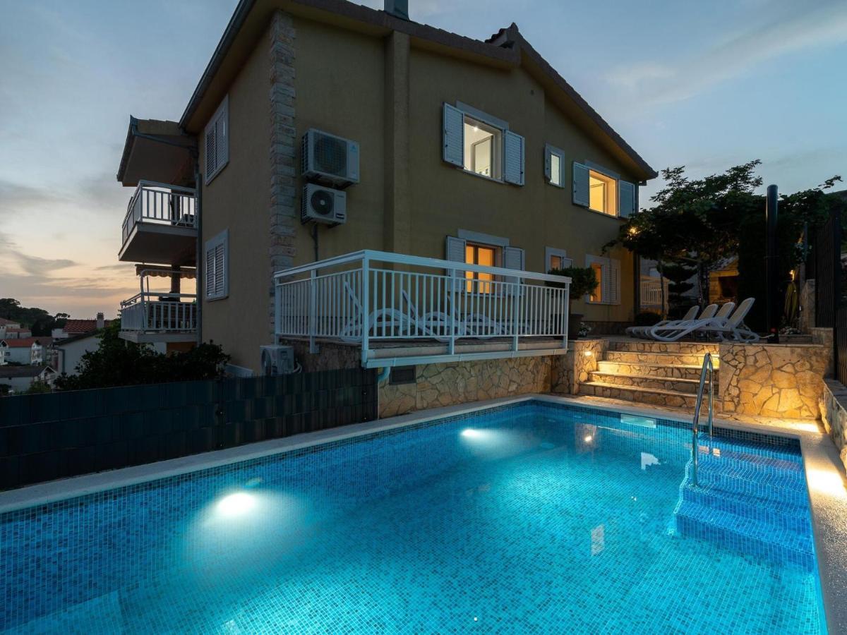 Spacious In A Quiet Area * Traù